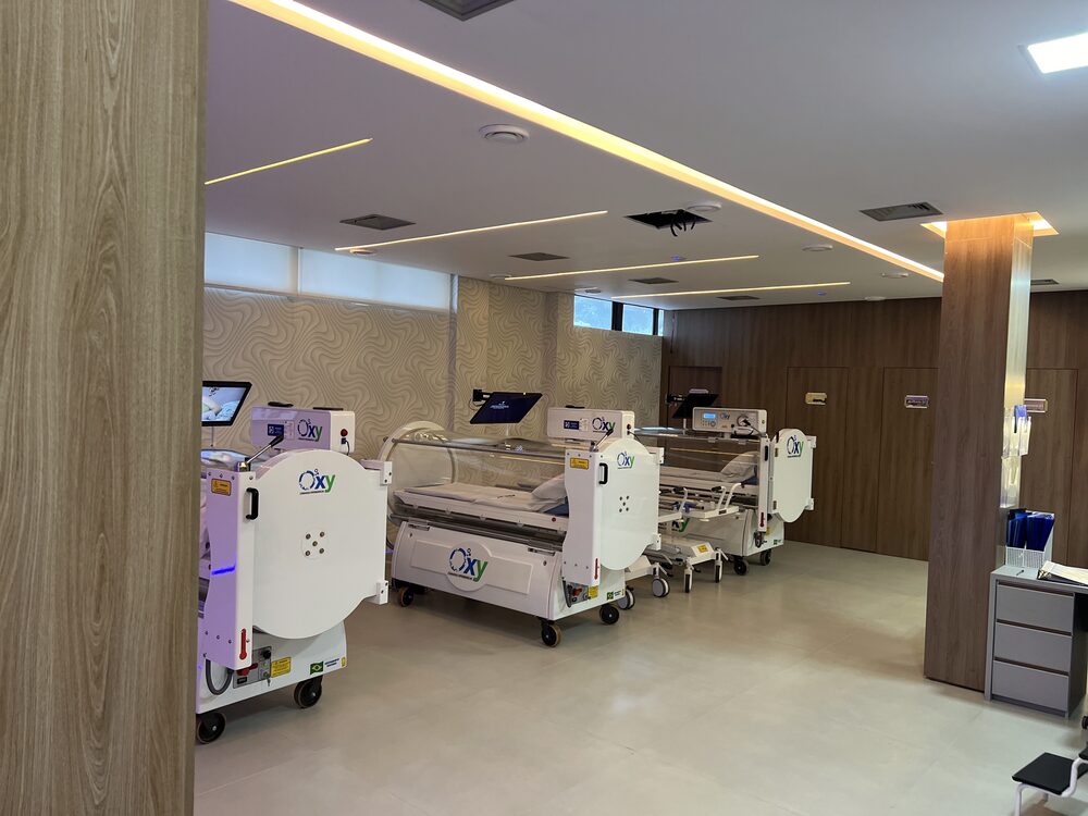Sala de medicina hiperbárica Oxy Prime, com as câmaras